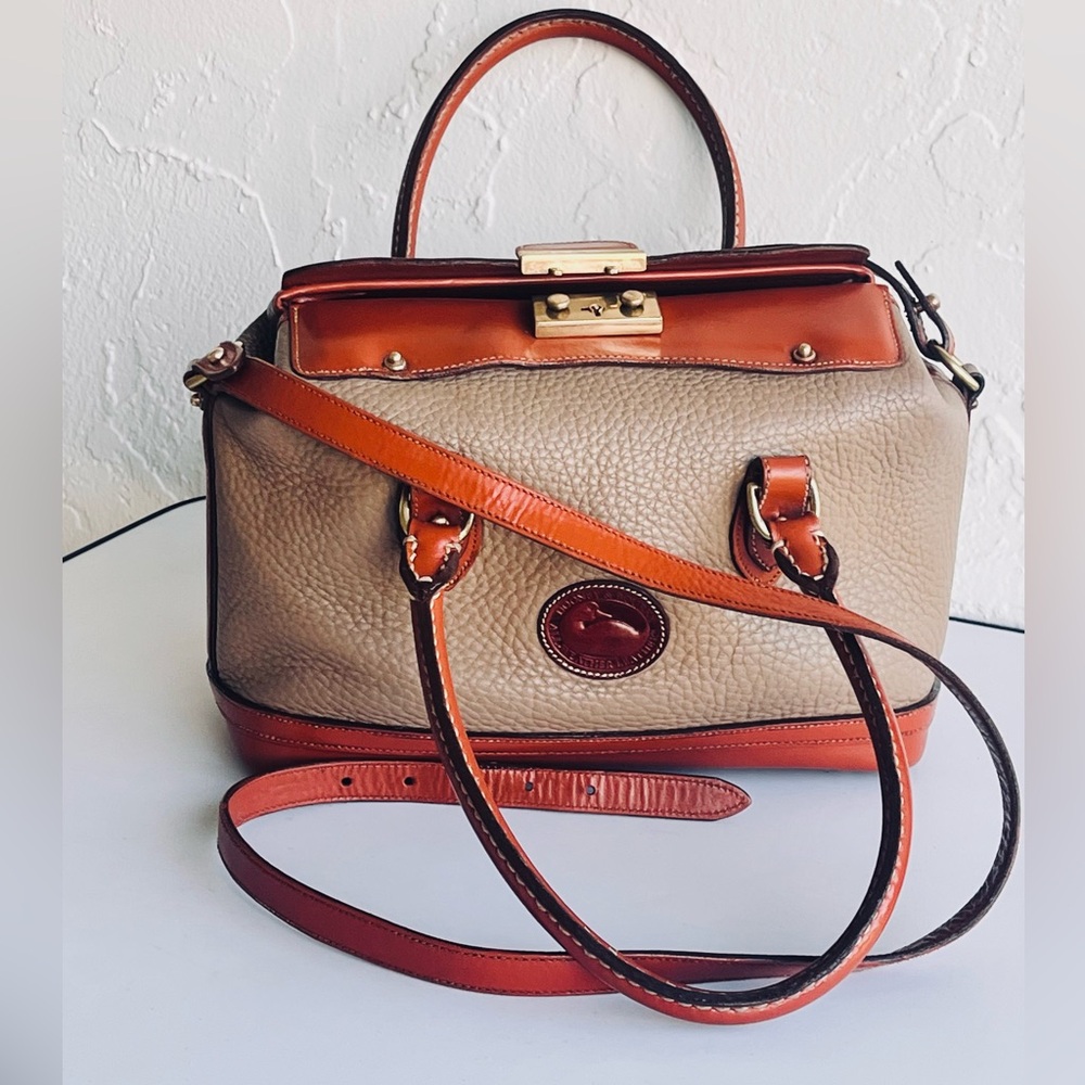VINTAGE  RARE DOONEY AND BOURKE DOCTORS BAG AWL CROSSBODY HANDBAG ♦️HOST PICK♦️